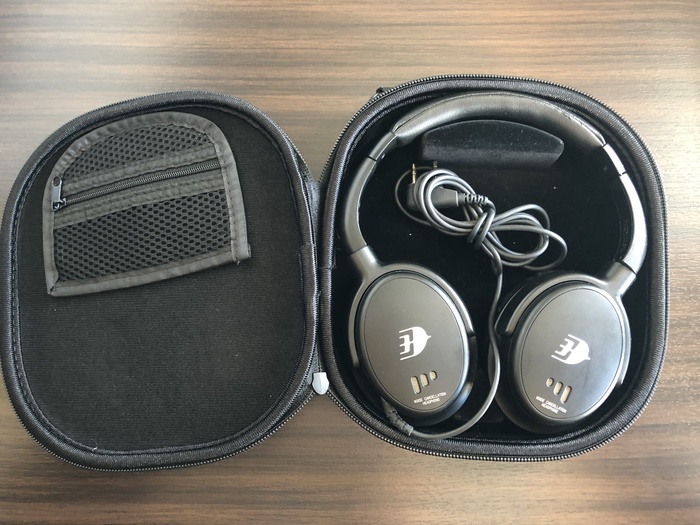 Malaysia Airlines Business Suite A350 review headphones