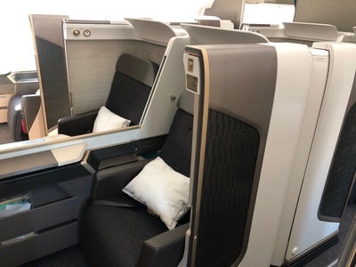 Review Oman Air First Class Suite Boeing 787-9 London to Muscat