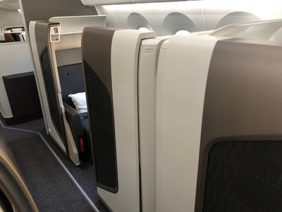 Review Oman Air First Class Suite Boeing 787-9 London to Muscat