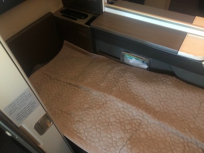 Review Oman Air First Class Suite Boeing 787-9 London to Muscat