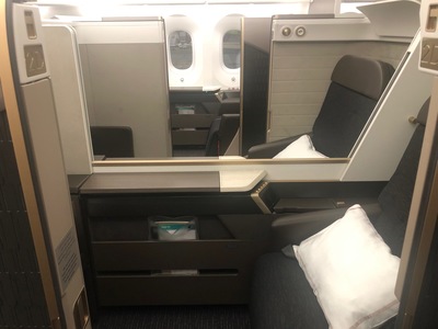 Review Oman Air First Class Suite Boeing 787-9 London to Muscat