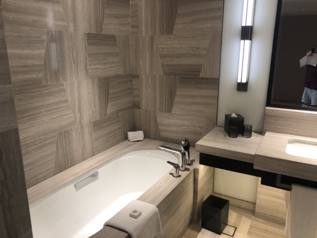 Four Seasons Kuala Lumpur review bath