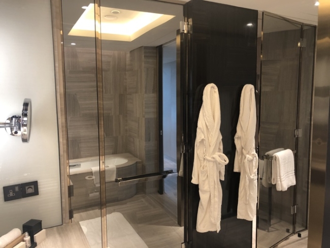 Four Seasons Kuala Lumpur review bathroom