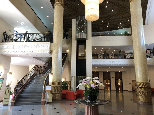 Hilton Hanoi Opera atrium