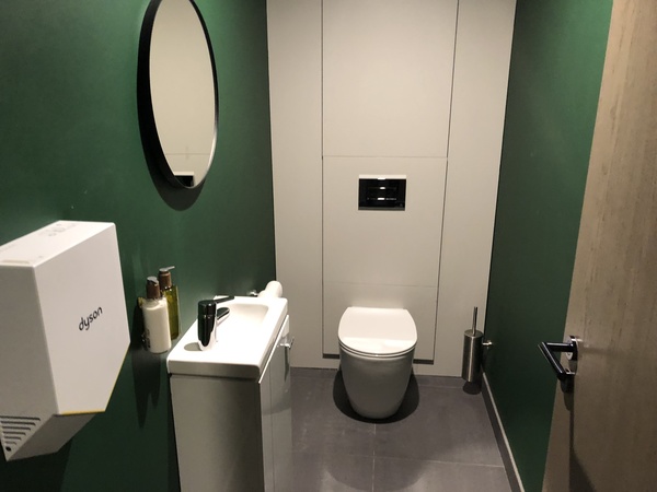 Lomond Lounge Glasgow Airport toilet