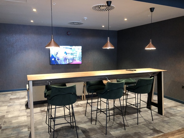 Lomond Lounge Glasgow Airport TV area review