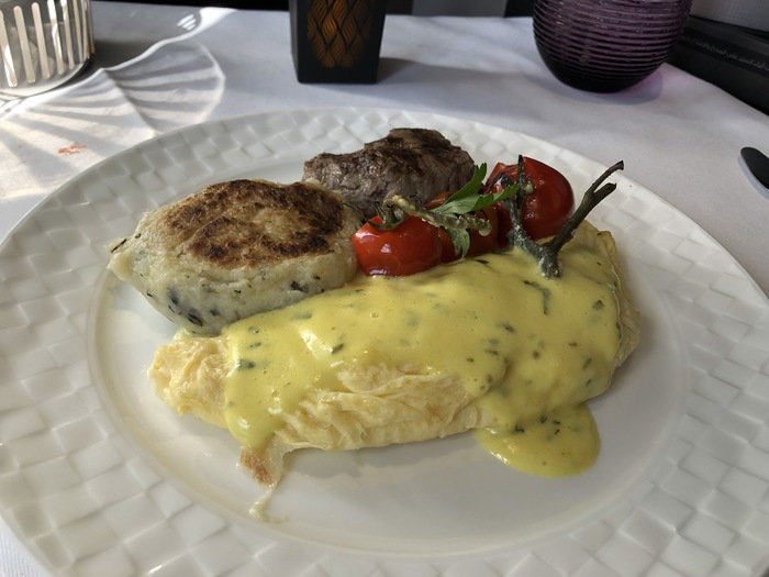 Qatar Airways qsuite business class breakfast review