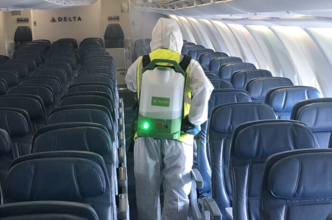 Electrosatic aircraft cleaning outfit