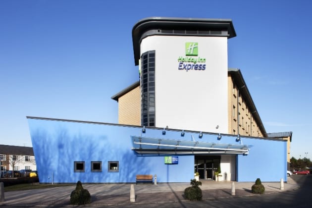 Cheap airport parking Holiday Inn Express Glasgow Airport