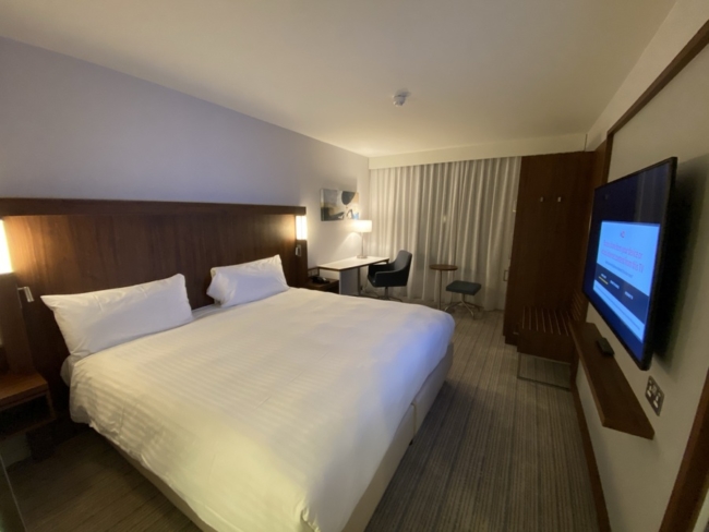 Courtyard Marriott Luton Airport king room