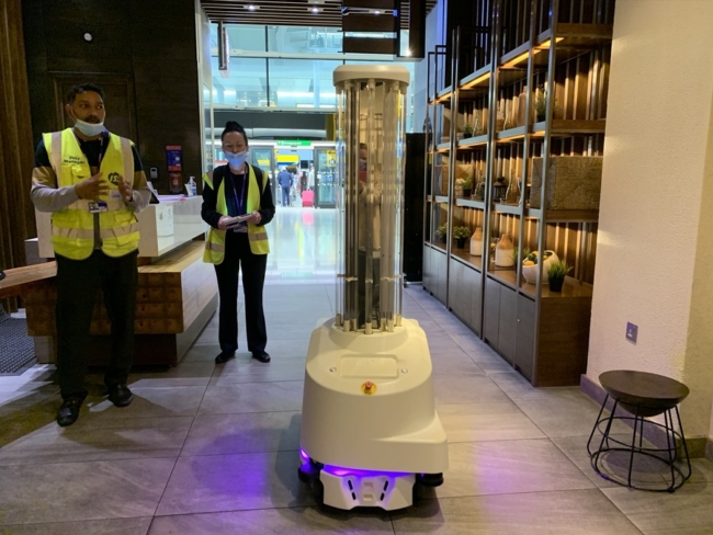 Heathrow UV robot