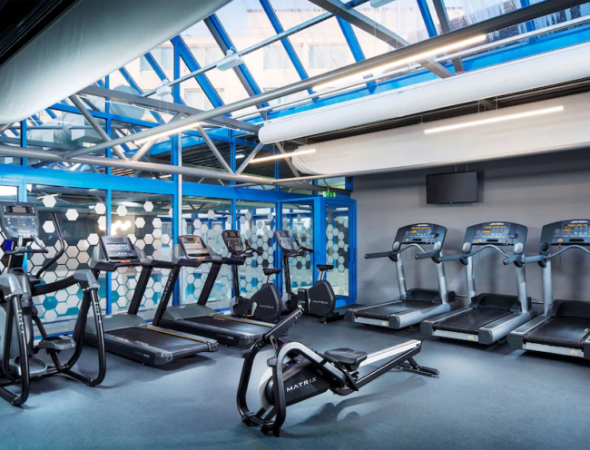 Radisson Hotel Heathrow gym