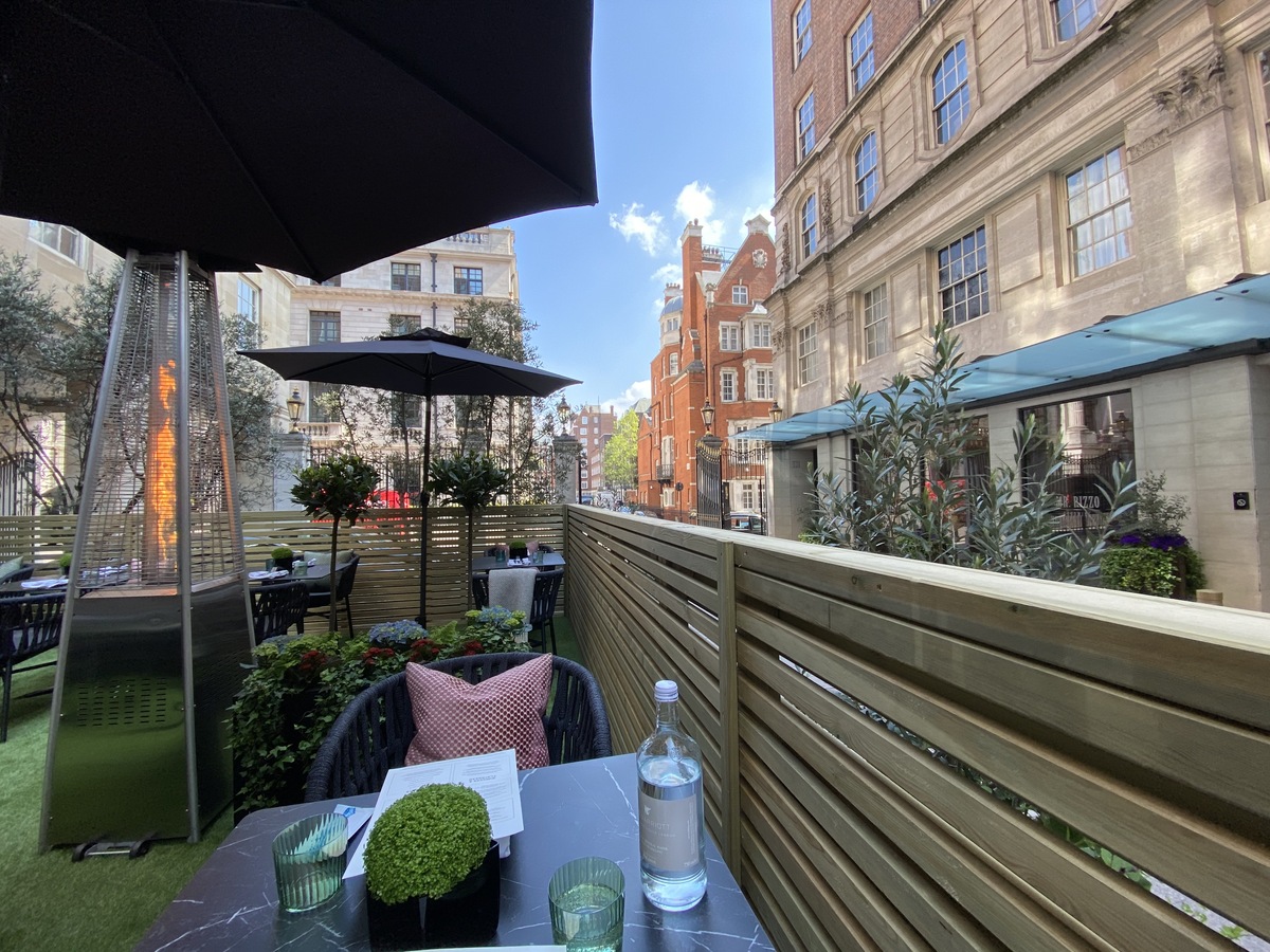 JW Marriott Grosvenor House forecourt dining view