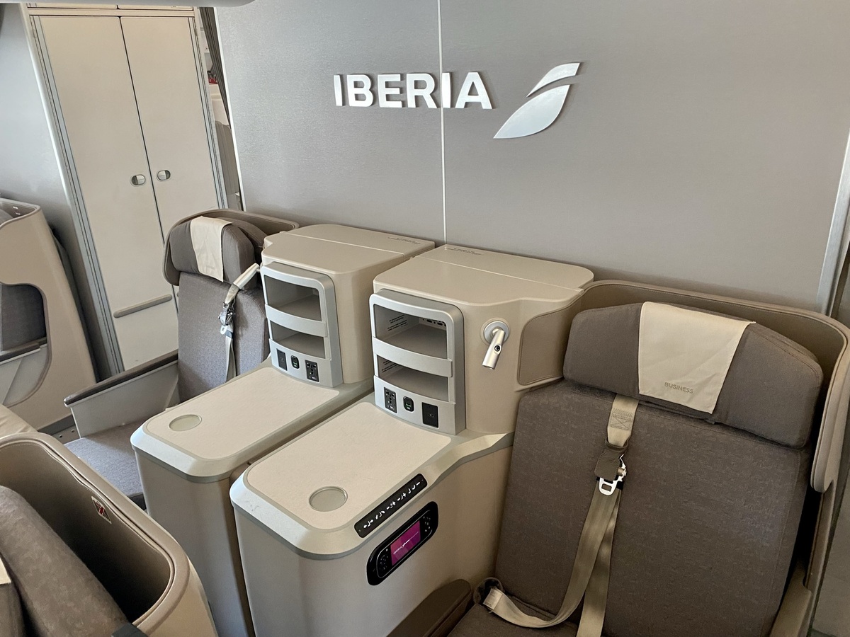 Iberia A350 business class middle pair