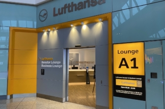 Lufthansa Lounge entrance