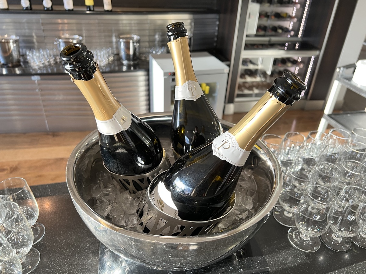 BA Galleries Club Heathrow T3 spanish sparkling wine