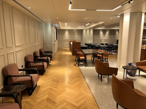 Qantas London Lounge Heathrow T3 seating 3