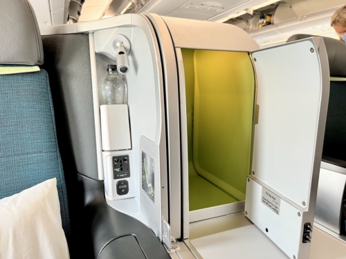 Aer Lingus A330 business class throne seat storage