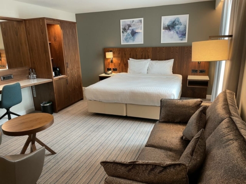 Courtyard London Gatwick Airport junior suite
