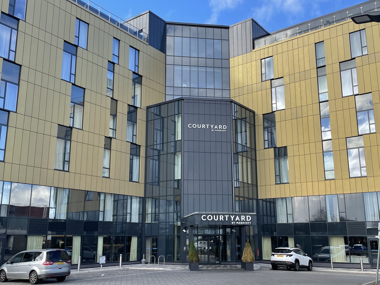 Review Courtyard London Heathrow Airport hotel