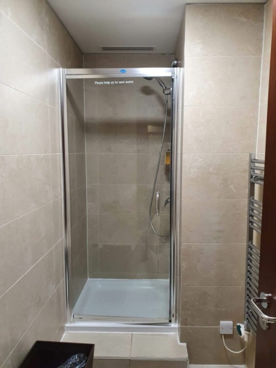 Emirates Lounge Gatwick shower