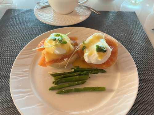 Al Mourjan lounge Doha eggs royale