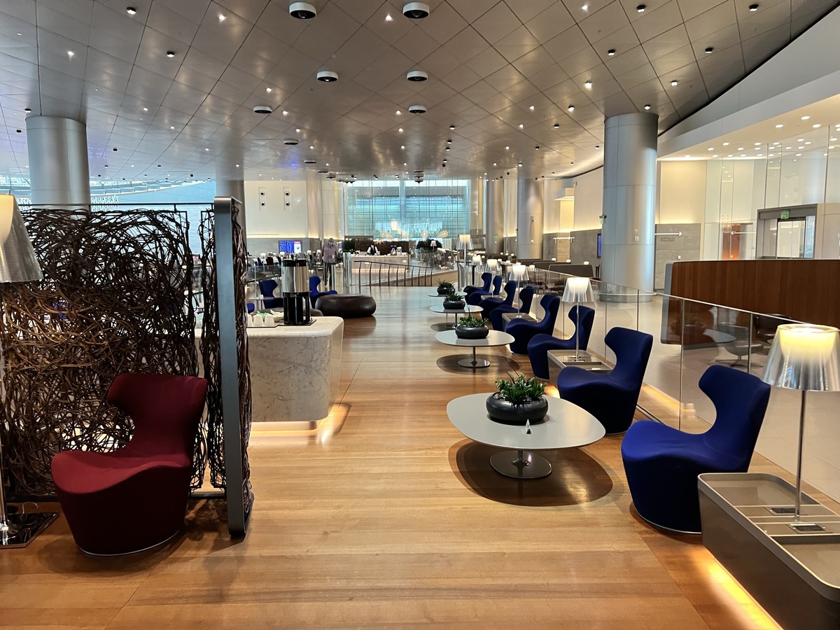 Review: Qatar Airways Al Mourjan Garden Lounge Doha - The MileLion