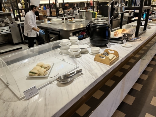 Malaysia Airlines Golden Lounge Sattelite sandwiches