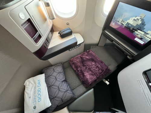 Qatar Airways 787-9 business class bed