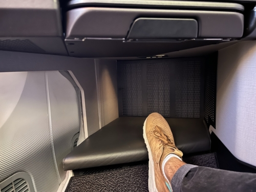 Qatar Airways 787-9 business class foot cubby