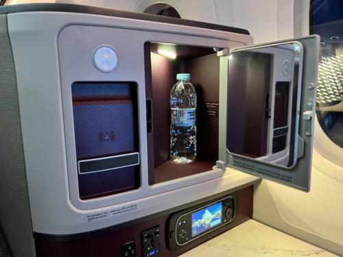 Qatar Airways 787-9 business class storage