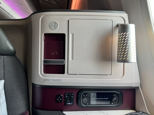 Qatar Airways 787-9 business class storage, light