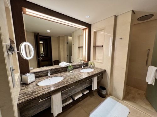 Shangri-La Rasa Ria Ocean Wing bathroom