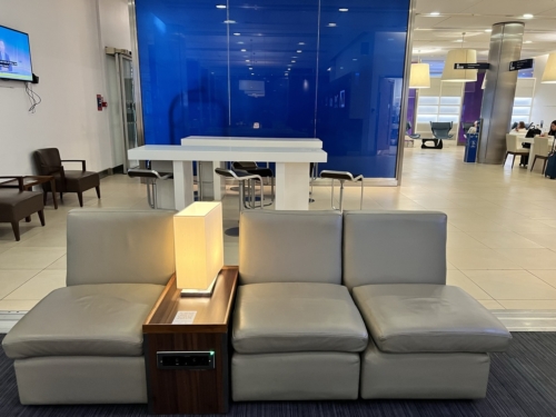 Review British Airways arrivals lounge Heathrow Airport Terminal 5