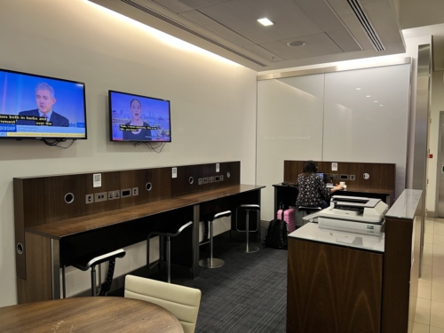 Review British Airways arrivals lounge Heathrow Airport Terminal 5