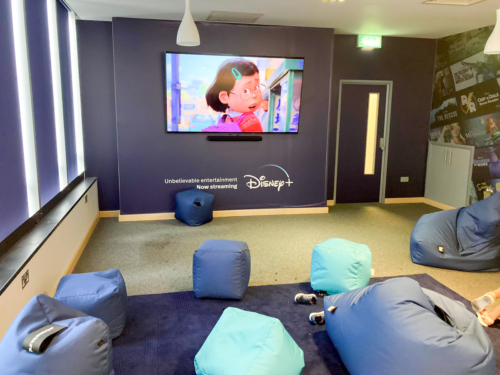 review of the O2 Roam Freely lounge at Gatwick Airport's North Terminal