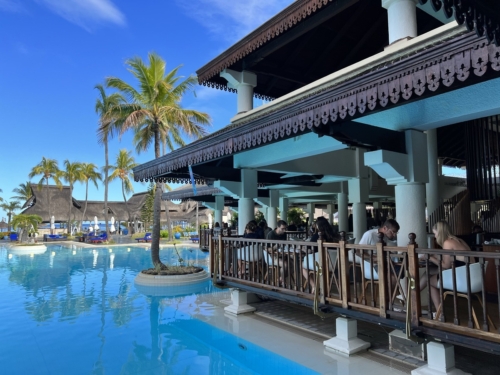 Sofitel Mauritius Imperial breakfast seating