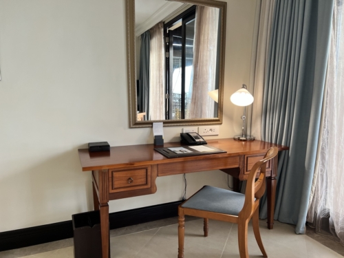 Westin Turtle Bay Mauritius desk