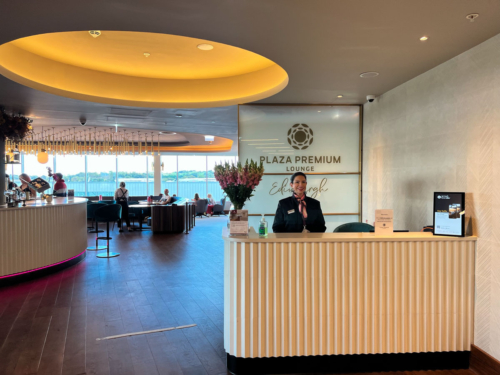 Review Plaza Premium Lounge Edinburgh Airport entrance