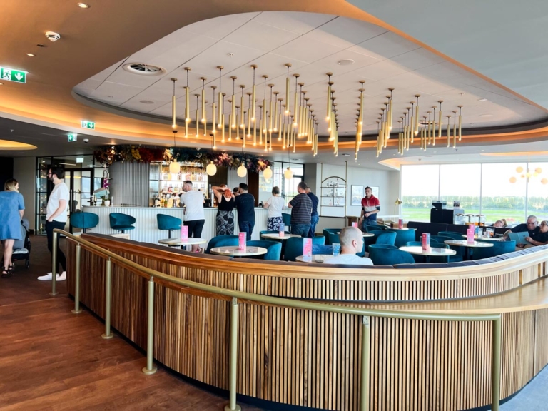 Review the new Plaza Premium lounge at Edinburgh Airport