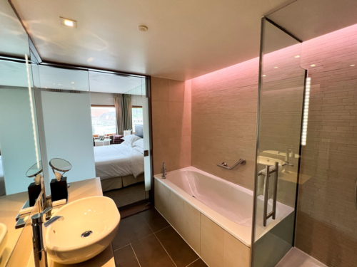 Sheraton Grand Edinburgh bathroom