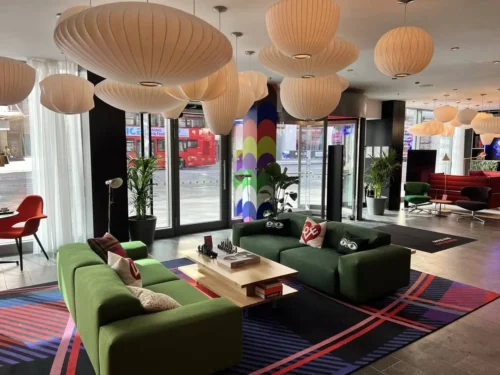 citizenM london victoria entrance review