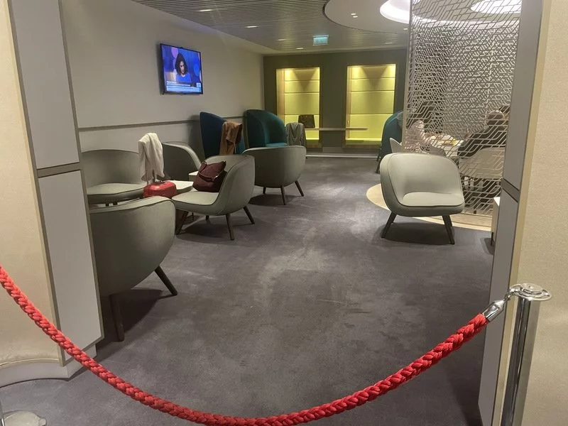 Air France business class lounge review Paris Charles de Gaulle Terminal 2E