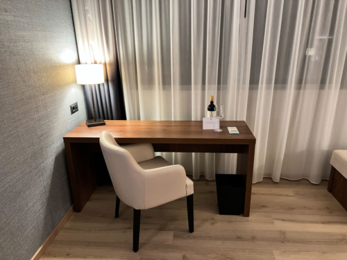 Marriott Geneva desk