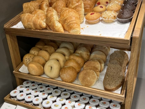 Review Qatar Airways Gold lounge Doha Hamad Airport