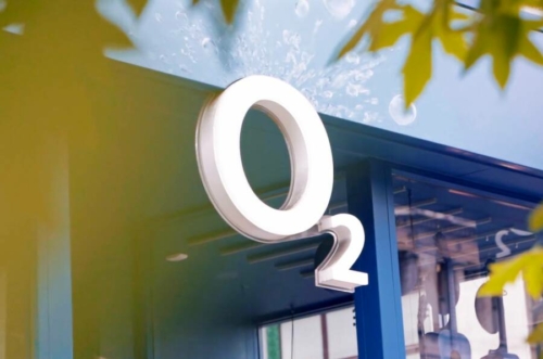 O2 mobile customers get FREE airport lounge access if their flight is delayed Priority Smart Delay