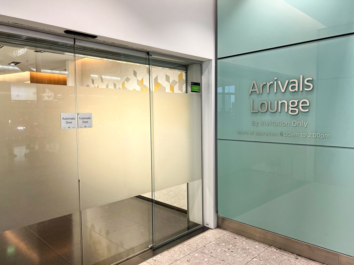 Review: United & Air Canada Arrivals Lounge at Heathrow Terminal 2