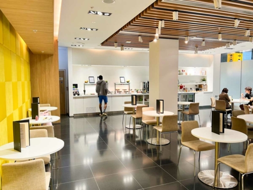 Review: United & Air Canada Arrivals Lounge at Heathrow Terminal 2