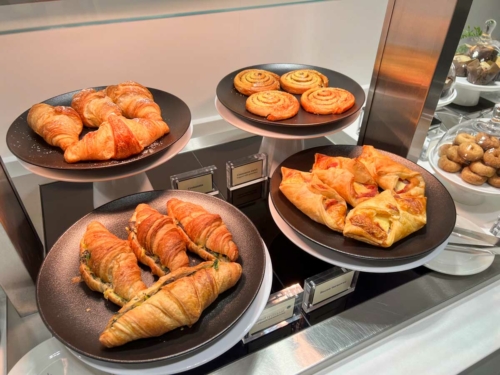 Review: United & Air Canada Arrivals Lounge at Heathrow Terminal 2