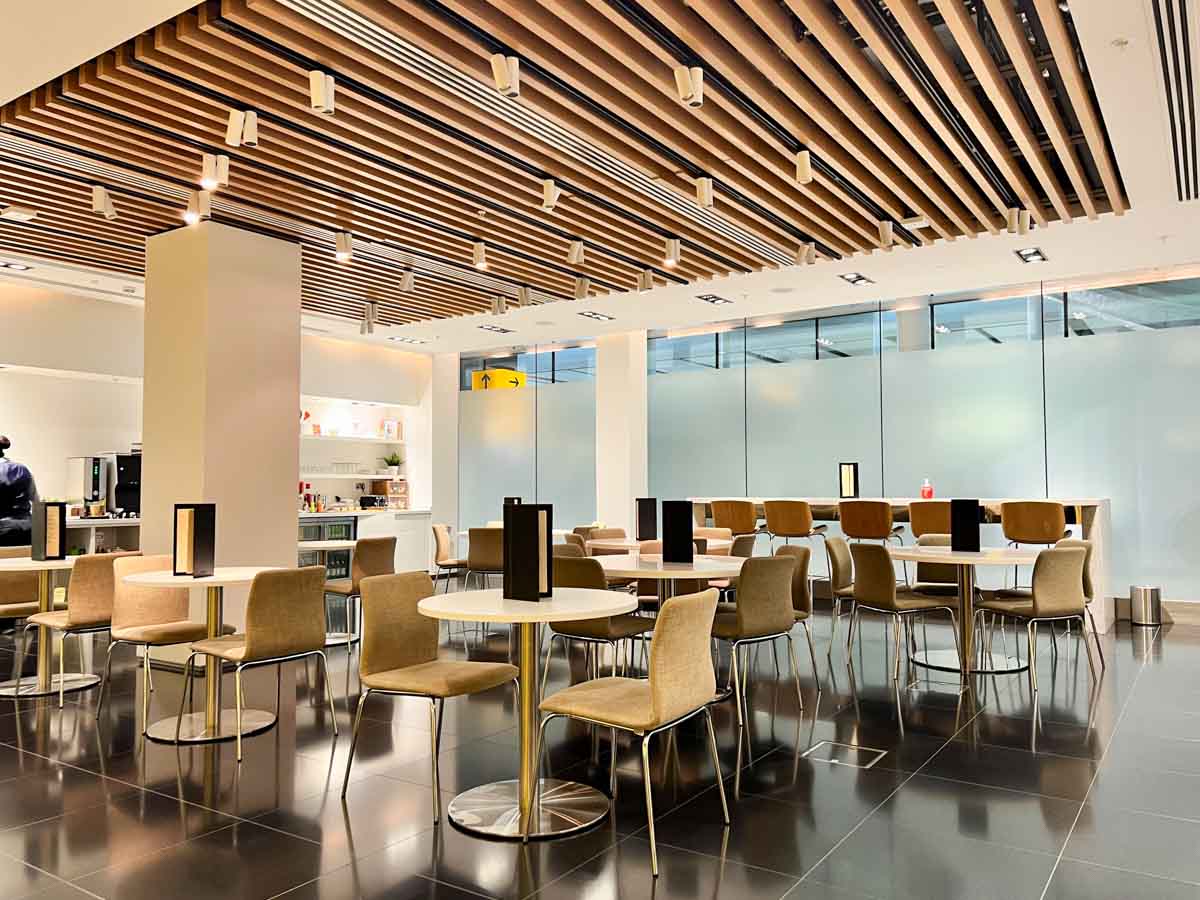 Review: United & Air Canada Arrivals Lounge at Heathrow Terminal 2